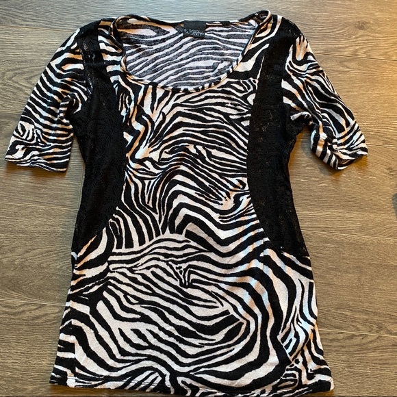 Day trip Zebra and lace top 3/30$ - Picture 3 of 6
